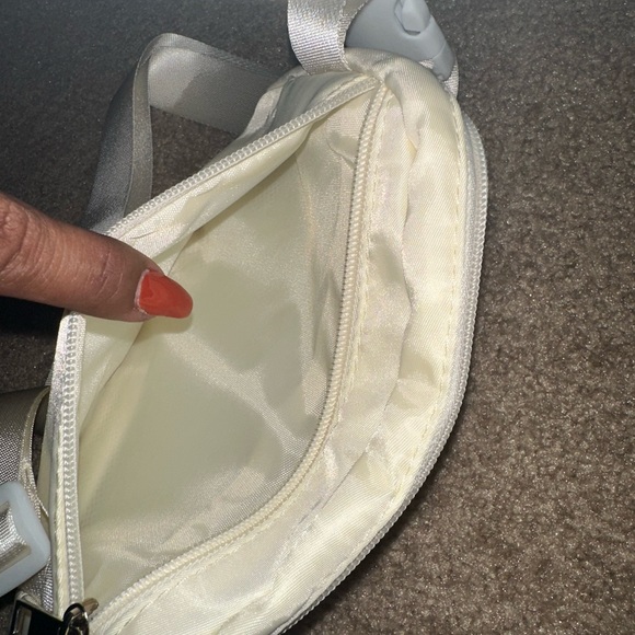 NWOT | chest bag/Fanny pack | cream color - Picture 3 of 6
